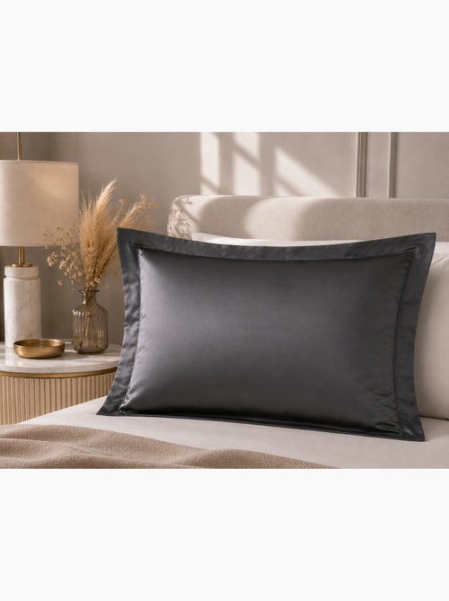Taie d'Oreiller – Satin de Coton 120 Fils/cm² – Hôtellerie Haut de Gamme - Kiabi Taie d'Oreiller – Satin de Coton 120 Fils/cm² – Hôtellerie Haut de Gamme - Kiabi