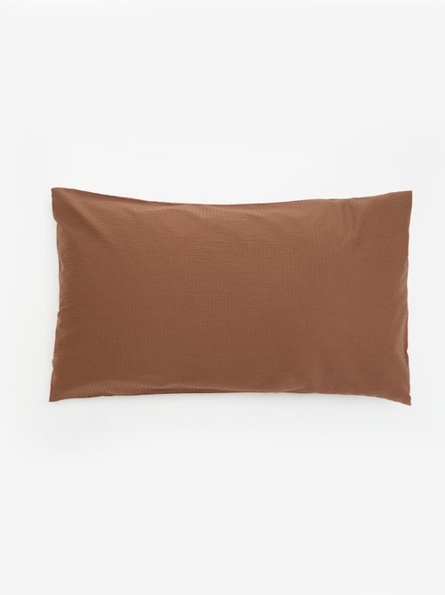 Taie d'oreiller unie - 50 x 70 cm en seersucker - Kiabi Taie d'oreiller unie - 50 x 70 cm en seersucker - Kiabi