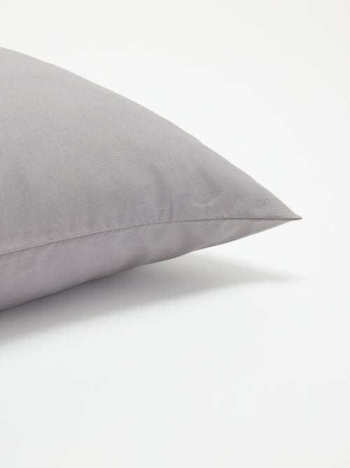 Taie d'oreiller unie 63 x 63 cm en coton - Kiabi Taie d'oreiller unie 63 x 63 cm en coton - Kiabi
