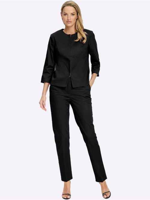 Tailleur Pantalon Forme Courte Tendance - Taille Standard - Helline - Kiabi Tailleur Pantalon Forme Courte Tendance - Taille Standard - Helline - Kiabi