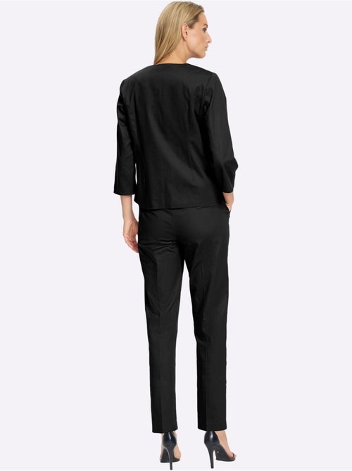 Tailleur Pantalon Forme Courte Tendance - Taille Standard - Helline - Kiabi Tailleur Pantalon Forme Courte Tendance - Taille Standard - Helline - Kiabi