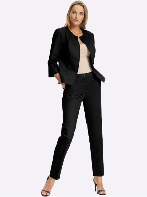 Tailleur Pantalon Forme Courte Tendance - Taille Standard - Helline - Kiabi Tailleur Pantalon Forme Courte Tendance - Taille Standard - Helline - Kiabi