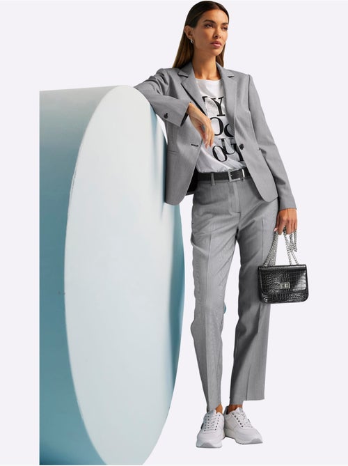 Tailleur Pantalon Intemporel Et Chic - Taille Standard - Helline - Kiabi Tailleur Pantalon Intemporel Et Chic - Taille Standard - Helline - Kiabi