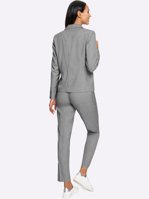 Tailleur Pantalon Intemporel Et Chic - Taille Standard - Helline - Kiabi Tailleur Pantalon Intemporel Et Chic - Taille Standard - Helline - Kiabi