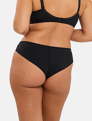 Tanga Arum Cabaret Sans Complexe