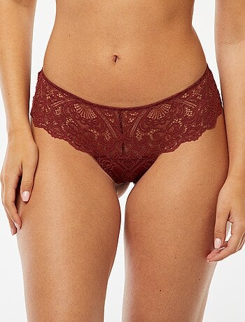 Tanga en dentelle transparente avec bijou fantaisie