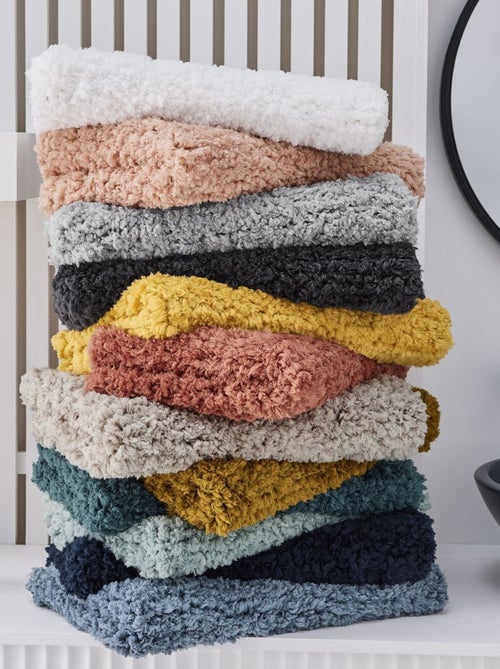 Tapis de bain tufté uni ESSENTIAL - Kiabi