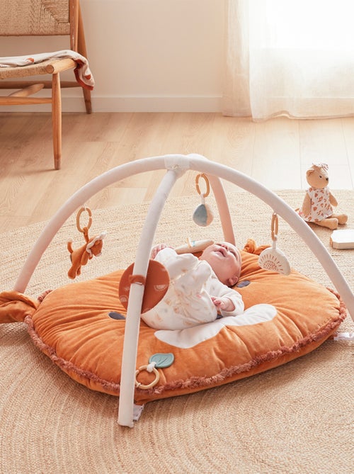 Tapis d'éveil Babou en Veloudoux, caramel Noukie's - Kiabi Tapis d'éveil Babou en Veloudoux, caramel Noukie's - Kiabi