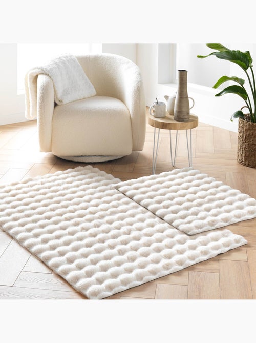 Tapis doux en imitation fourrure avec relief moelleux - Kiabi