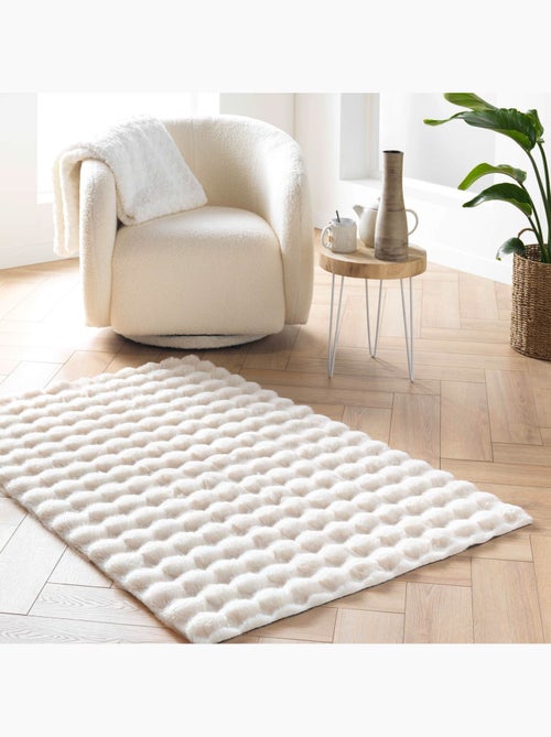Tapis doux en imitation fourrure avec relief moelleux - Kiabi
