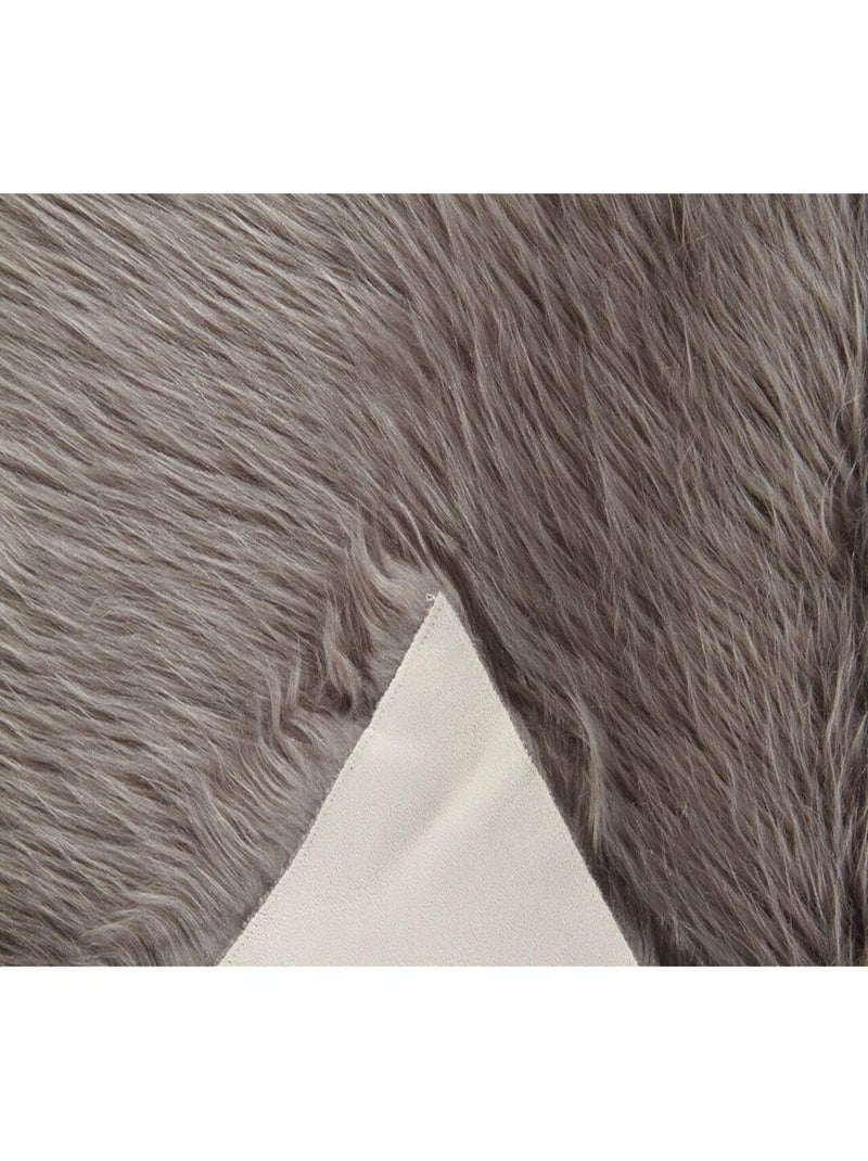 Tapis effet peau de mouton longues mèches Alisa Gris - Kiabi