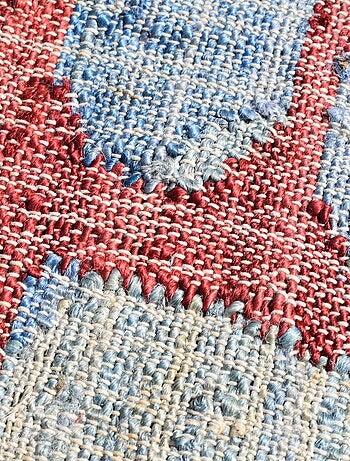 Tapis en jute fait à la main motif géométrique JUTAP