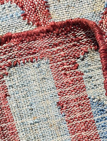 Tapis en jute fait à la main motif géométrique JUTAP