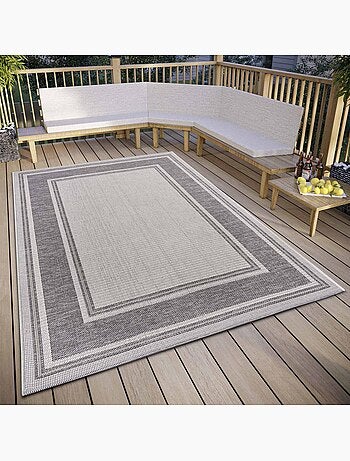 Tapis exterieur, motif géométrique kilim, structure résistante, cast