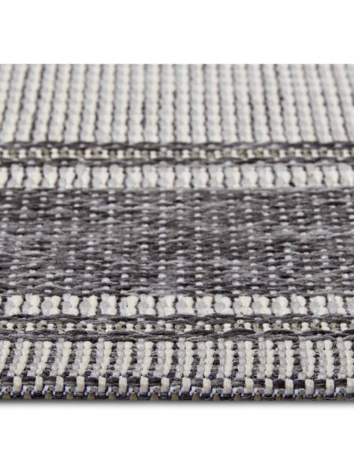 Tapis exterieur, motif géométrique kilim, structure résistante, cast - Kiabi Tapis exterieur, motif géométrique kilim, structure résistante, cast - Kiabi