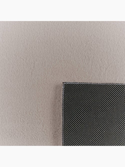 Tapis intérieur uni gris Oscaria - Kiabi Tapis intérieur uni gris Oscaria - Kiabi