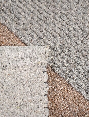 Tapis kilim GRATA, fait à la main en laine motif géométrique