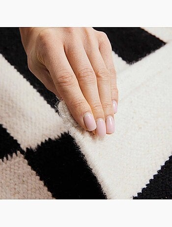 Tapis kilim, motif géométrique, tissé main, donna chic authentique