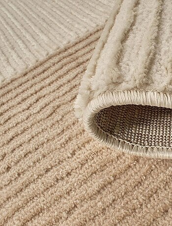 Tapis pour une chambre ou une entrée tissé motif géométrique LUNKIN 5