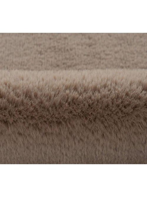 Tapis shaggy en peau de mouton synthétique Cosy - Kiabi