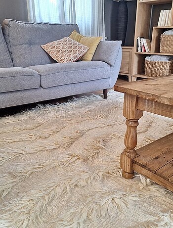 Tapis shaggy fait main en laine motif uni FLOKATA