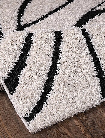 Tapis shaggy tissé motif géométrique POUDA