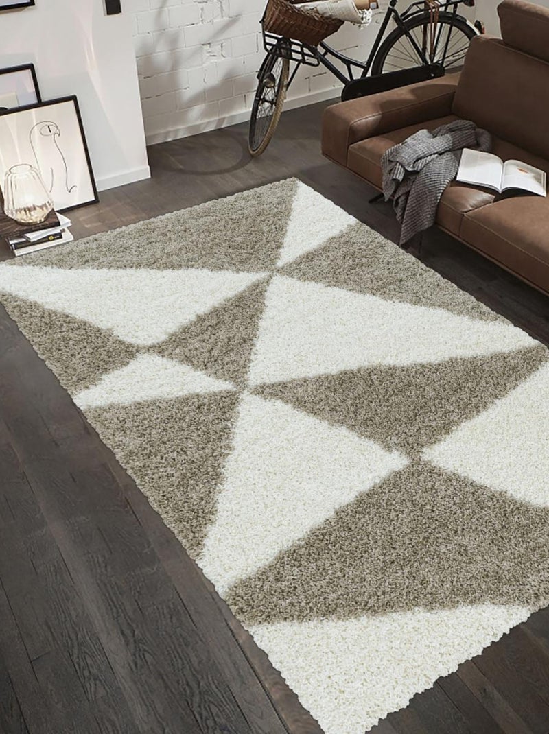 Tapis shaggy tissé motif géométrique TRIANGLE A Beige - Kiabi