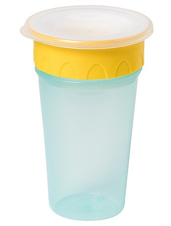 Product Conception 360° et sans bec pour boire sur tout le pourtour de la tasse et le tout sans mettre une seule goutte par terre grâce à son système anti-goutte qui se referme automatiquement après chaque utilisation. - Tasse d'apprentissage 360° - Système anti-goutte - Valve amovible pour un nettoyage facile - A partir de 12 moisHabillement Bébé / Fille 0-36 mois / Puériculture / Pour les repas Standard KIABI