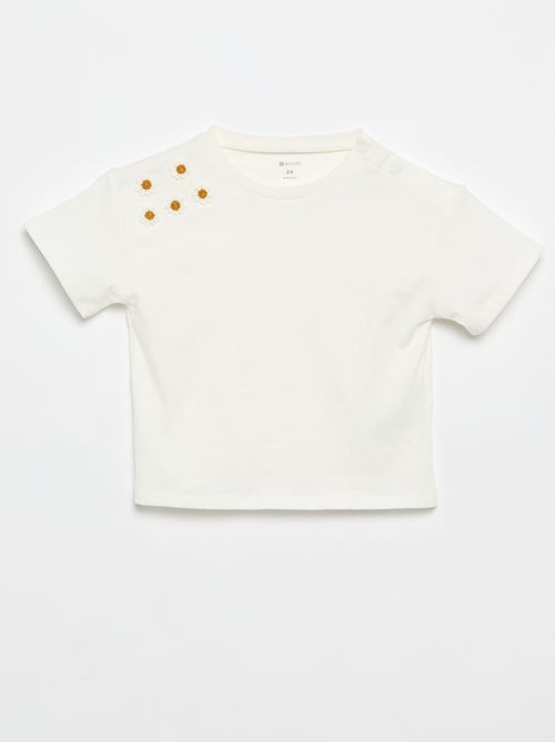 Tee-shirt à manches courtes avec fleurs sur l'épaule - Kiabi