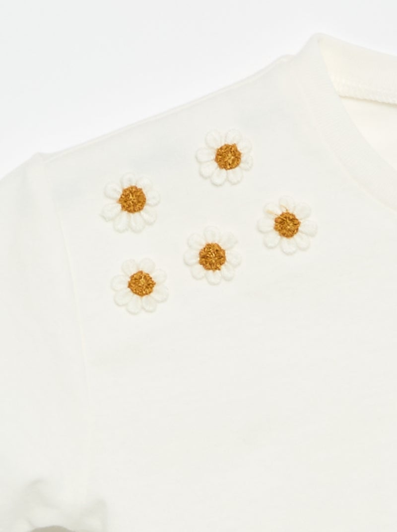 Tee-shirt à manches courtes avec fleurs sur l'épaule Blanc - Kiabi