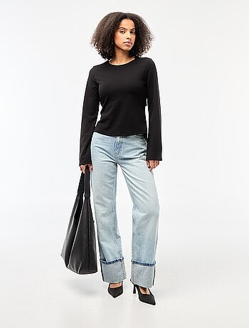 Tee-shirt avec bas du dos ouvert