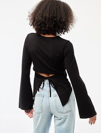 Tee-shirt avec bas du dos ouvert