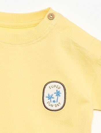 Tee-shirt avec broderie sur poitrine