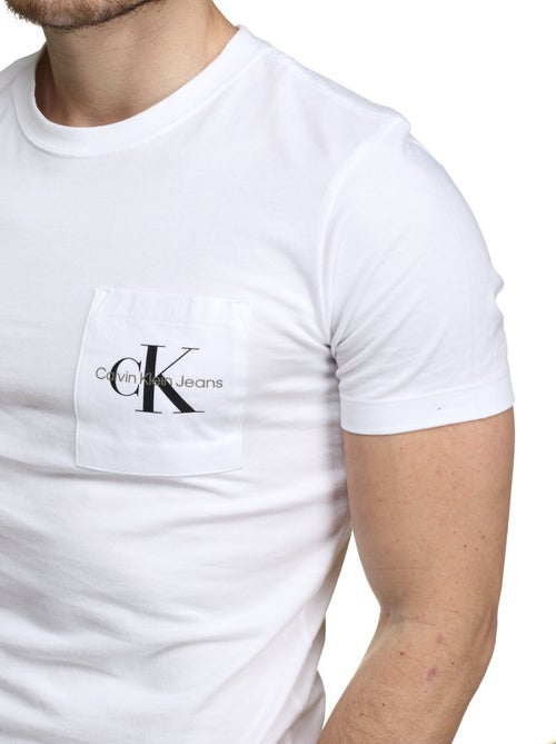 Tee Shirt Calvin Klein manches courtes - Kiabi Tee Shirt Calvin Klein manches courtes - Kiabi
