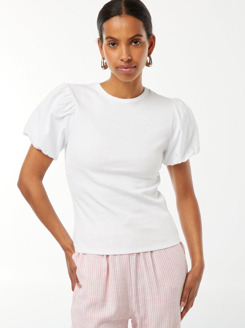 Tee-shirt cintré bi-matière avec manches bouffantes Blanc - Kiabi