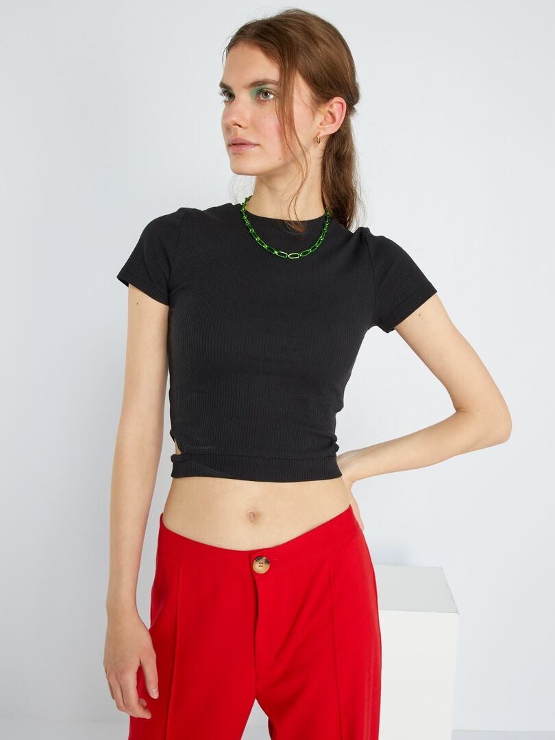 tee shirt long ouvert sur le côté