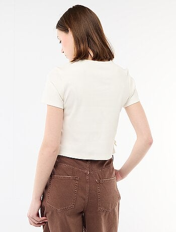 Tee-shirt cropped côtelé avec noeuds
