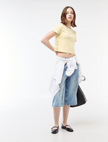 Tee-shirt cropped côtelé avec noeuds