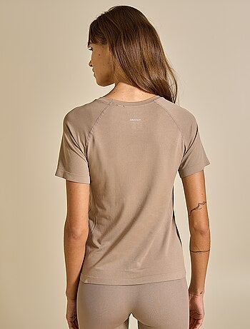 Tee-shirt de sport effet seconde peau - (ekstract)