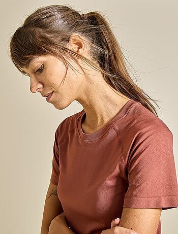 Tee-shirt de sport effet seconde peau - (ekstract)
