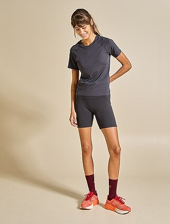 Tee-shirt de sport effet seconde peau - (ekstract)