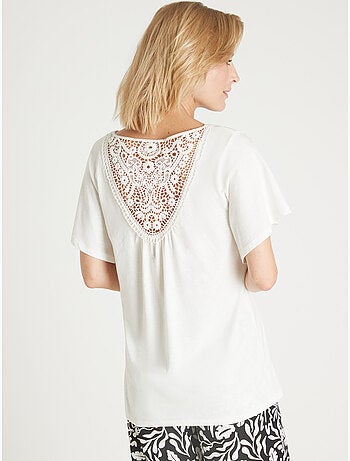 Tee-shirt dentelle au dos