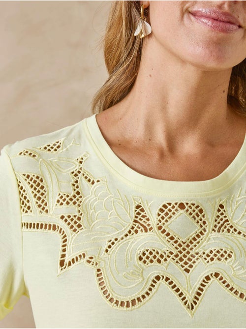 Tee-shirt fantaisie brodé et ajouré - DAXON - Kiabi