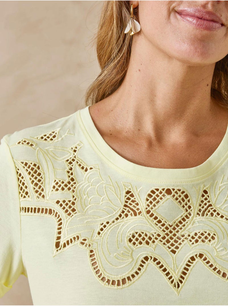 Tee-shirt fantaisie brodé et ajouré - DAXON Jaune - Kiabi