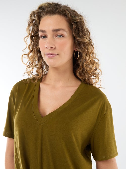 Tee-shirt manches courtes avec encolure en V - Kiabi