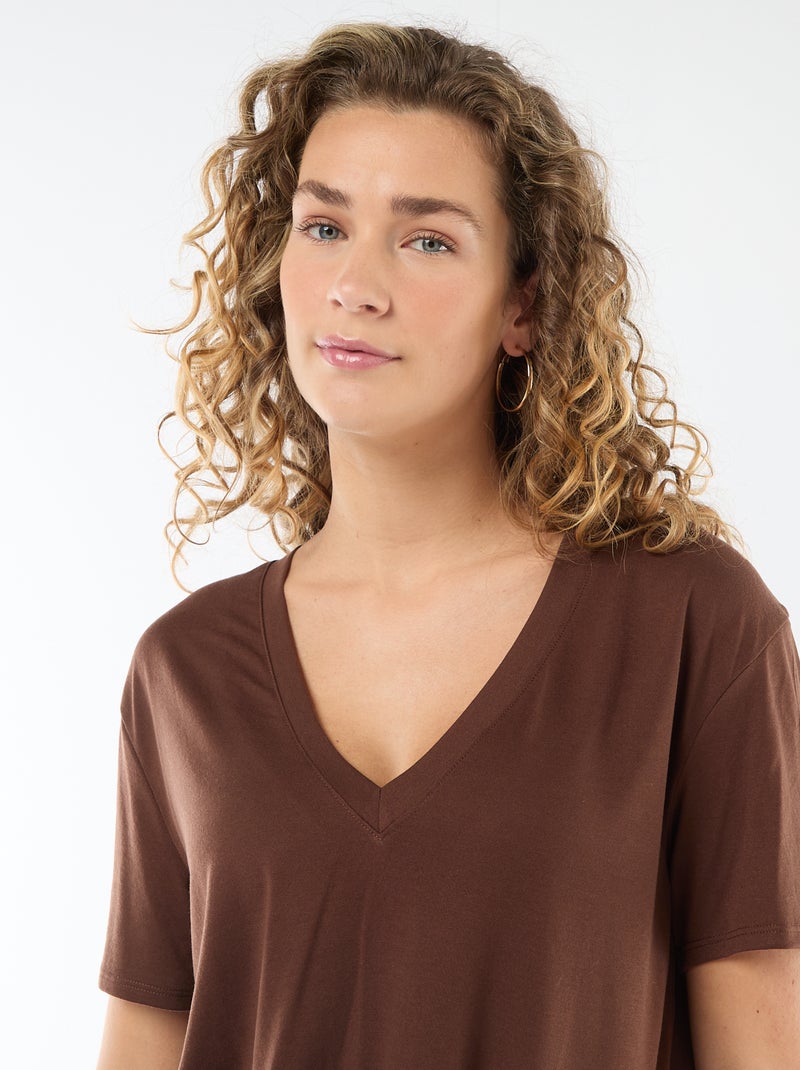 Tee-shirt manches courtes avec encolure en V Marron - Kiabi