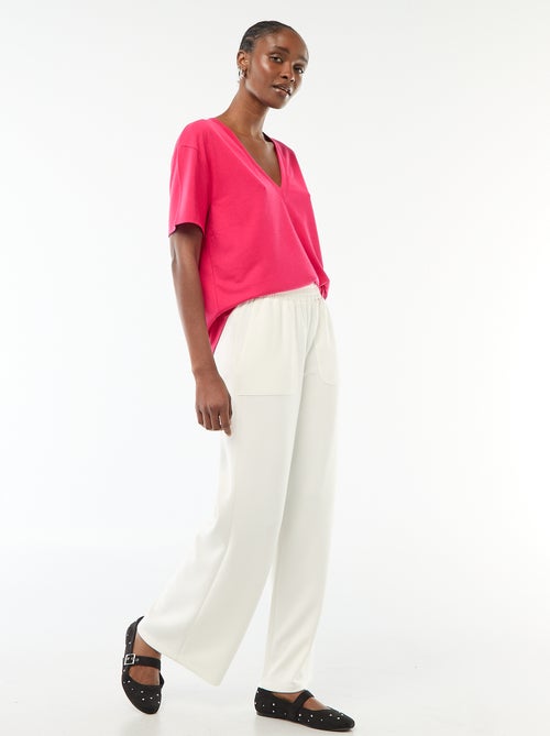 Tee-shirt manches courtes avec encolure en V - Kiabi Tee-shirt manches courtes avec encolure en V - Kiabi