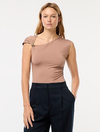 Tee-shirt twisté avec détail bijou