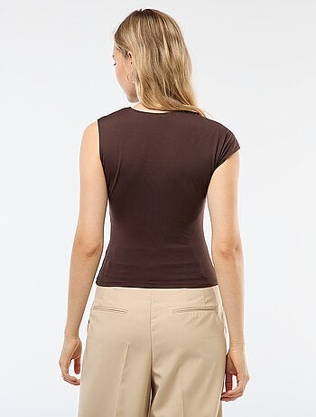 Tee-shirt twisté avec détail bijou