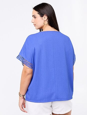 Tee-shirt uni avec broderie et macramé aux manches